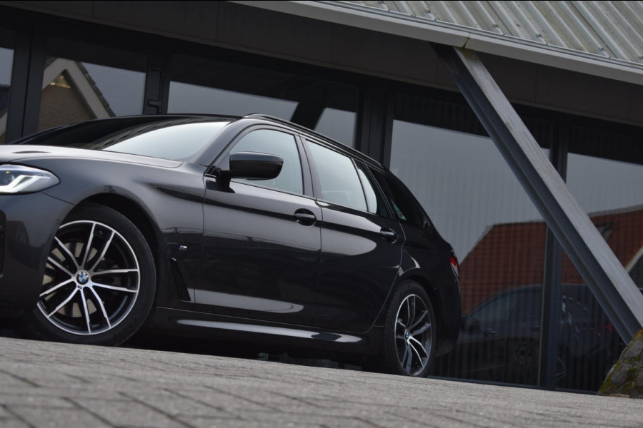 BMW 5 Serie Touring 520i M-Sport | LASERLIGHT | NAP | DEALER ONDERHOUDEN | APPLE CARPLAY | ANDRIOD AUTO | SFEERVERLICHTING