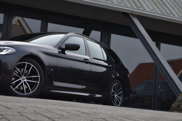 BMW 5 Serie Touring 520i M-Sport | LASERLIGHT | NAP | DEALER ONDERHOUDEN | APPLE CARPLAY | ANDRIOD AUTO | SFEERVERLICHTING