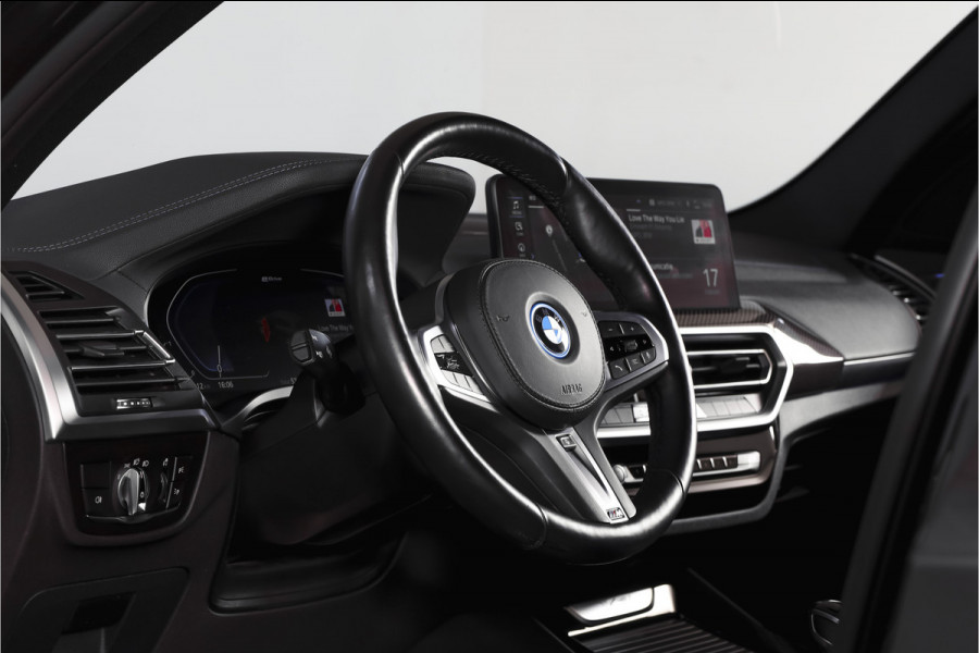 BMW X3 xDrive30e High Executive M Sport (facelift) | Lazer | Adapt. Cruise | Elek. Trekhaak | Stoel-+Stuurverw, | 360 Camera | NAV + App. Connect | Elek. Klep | LM 20" |