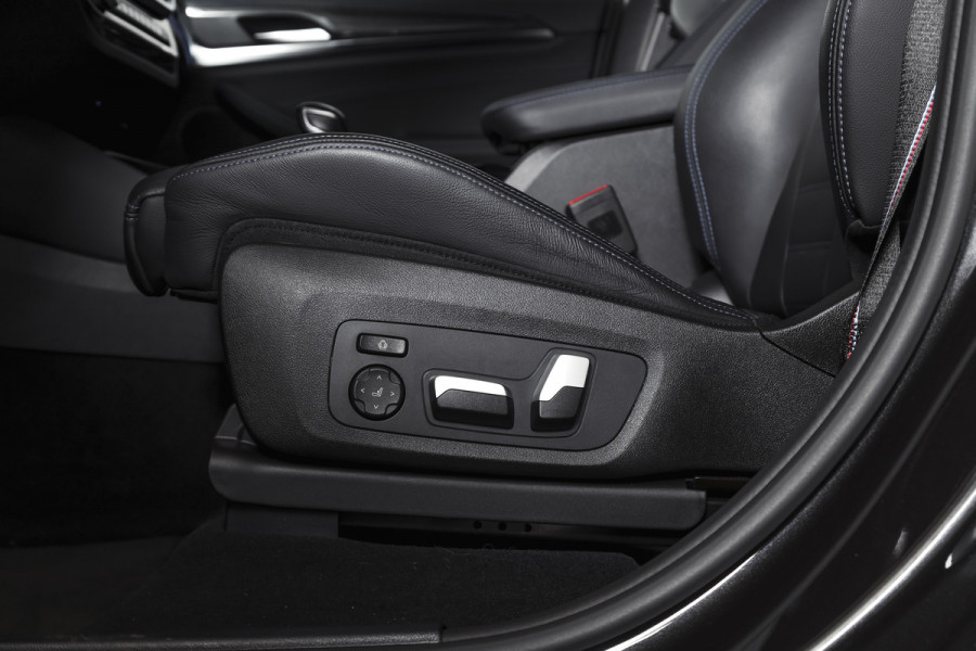 BMW X3 xDrive30e High Executive M Sport (facelift) | Lazer | Adapt. Cruise | Elek. Trekhaak | Stoel-+Stuurverw, | 360 Camera | NAV + App. Connect | Elek. Klep | LM 20" |