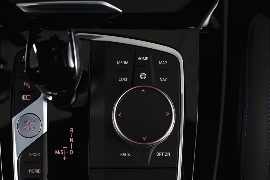 BMW X3 xDrive30e High Executive M Sport (facelift) | Lazer | Adapt. Cruise | Elek. Trekhaak | Stoel-+Stuurverw, | 360 Camera | NAV + App. Connect | Elek. Klep | LM 20" |