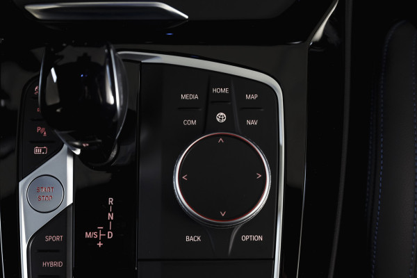 BMW X3 xDrive30e High Executive M Sport (facelift) | Lazer | Adapt. Cruise | Elek. Trekhaak | Stoel-+Stuurverw, | 360 Camera | NAV + App. Connect | Elek. Klep | LM 20" |