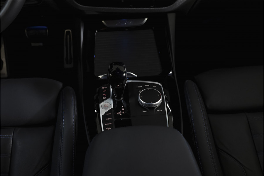 BMW X3 xDrive30e High Executive M Sport (facelift) | Lazer | Adapt. Cruise | Elek. Trekhaak | Stoel-+Stuurverw, | 360 Camera | NAV + App. Connect | Elek. Klep | LM 20" |
