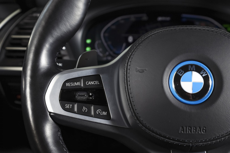 BMW X3 xDrive30e High Executive M Sport (facelift) | Lazer | Adapt. Cruise | Elek. Trekhaak | Stoel-+Stuurverw, | 360 Camera | NAV + App. Connect | Elek. Klep | LM 20" |