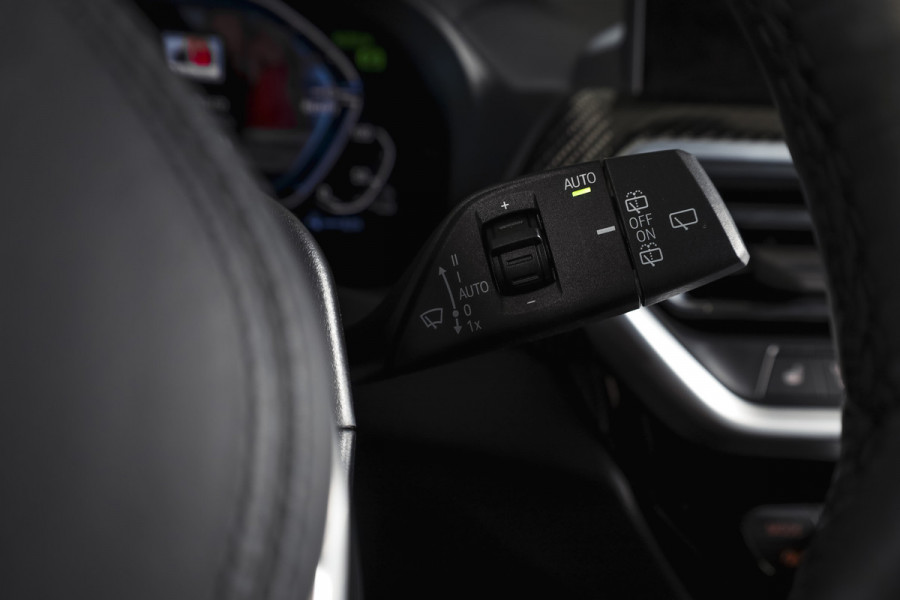 BMW X3 xDrive30e High Executive M Sport (facelift) | Lazer | Adapt. Cruise | Elek. Trekhaak | Stoel-+Stuurverw, | 360 Camera | NAV + App. Connect | Elek. Klep | LM 20" |