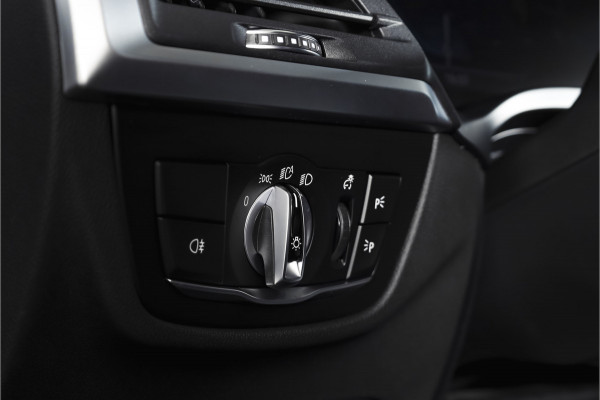 BMW X3 xDrive30e High Executive M Sport (facelift) | Lazer | Adapt. Cruise | Elek. Trekhaak | Stoel-+Stuurverw, | 360 Camera | NAV + App. Connect | Elek. Klep | LM 20" |