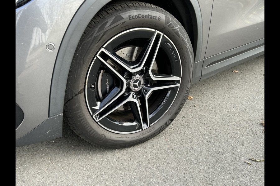 Mercedes-Benz GLA 180 AMG// Camera // Elek. Achterklep // Sfeerverlichting // Night pakket // 19" AMG Velgen // LED