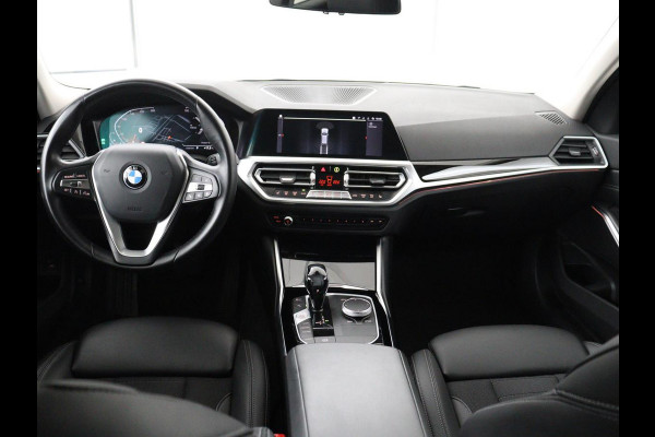 BMW 3-serie 318d Sport Line | Stoelverwarming | Sportstoelen | Carplay | Live Cockpit | Half leder | Navigatie | Full LED | Parkeerhulp | Cruise control