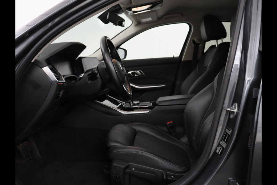 BMW 3-serie 318d Sport Line | Stoelverwarming | Sportstoelen | Carplay | Live Cockpit | Half leder | Navigatie | Full LED | Parkeerhulp | Cruise control