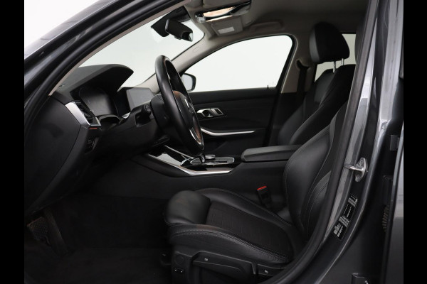 BMW 3-serie 318d Sport Line | Stoelverwarming | Sportstoelen | Carplay | Live Cockpit | Half leder | Navigatie | Full LED | Parkeerhulp | Cruise control