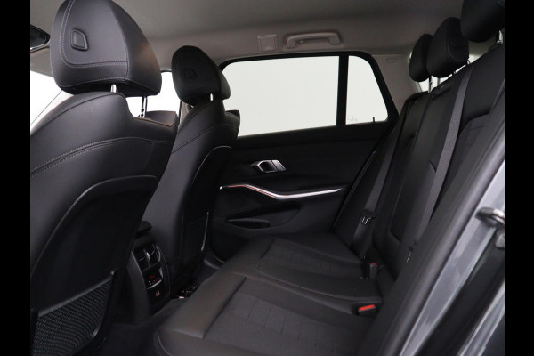 BMW 3-serie 318d Sport Line | Stoelverwarming | Sportstoelen | Carplay | Live Cockpit | Half leder | Navigatie | Full LED | Parkeerhulp | Cruise control