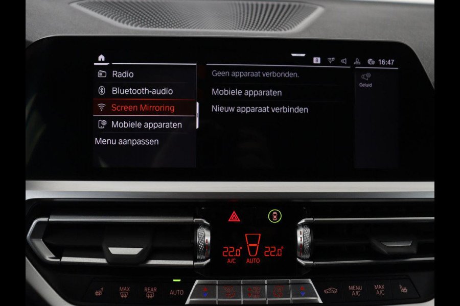 BMW 3-serie 318d Sport Line | Stoelverwarming | Sportstoelen | Carplay | Live Cockpit | Half leder | Navigatie | Full LED | Parkeerhulp | Cruise control