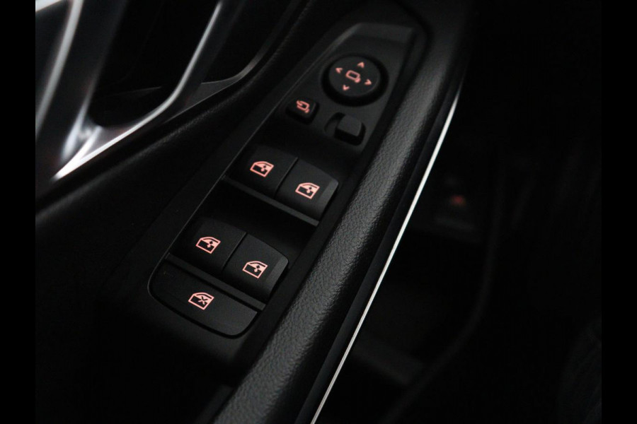 BMW 3-serie 318d Sport Line | Stoelverwarming | Sportstoelen | Carplay | Live Cockpit | Half leder | Navigatie | Full LED | Parkeerhulp | Cruise control
