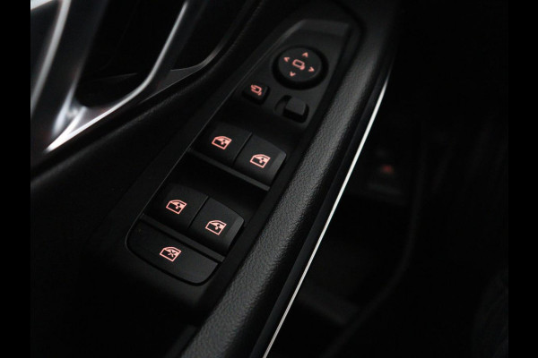 BMW 3-serie 318d Sport Line | Stoelverwarming | Sportstoelen | Carplay | Live Cockpit | Half leder | Navigatie | Full LED | Parkeerhulp | Cruise control