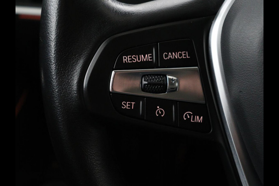 BMW 3-serie 318d Sport Line | Stoelverwarming | Sportstoelen | Carplay | Live Cockpit | Half leder | Navigatie | Full LED | Parkeerhulp | Cruise control