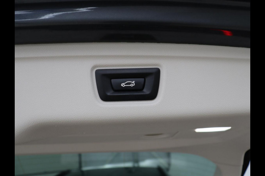 BMW 3-serie 318d Sport Line | Stoelverwarming | Sportstoelen | Carplay | Live Cockpit | Half leder | Navigatie | Full LED | Parkeerhulp | Cruise control