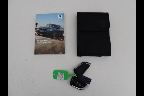 BMW 3-serie 318d Sport Line | Stoelverwarming | Sportstoelen | Carplay | Live Cockpit | Half leder | Navigatie | Full LED | Parkeerhulp | Cruise control