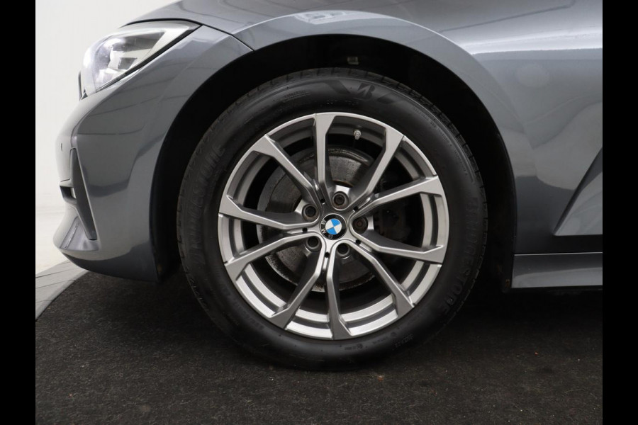 BMW 3-serie 318d Sport Line | Stoelverwarming | Sportstoelen | Carplay | Live Cockpit | Half leder | Navigatie | Full LED | Parkeerhulp | Cruise control