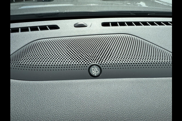 Ford Kuga 2.5 PHEV ST-Line X | SCI | 243pk | Driver Assistance Pack | Black Package | Winterpack | Adaptieve Matrix LED koplampen met Coast to Coast | Wegklapbare Trekhaak | AGR Stoelen