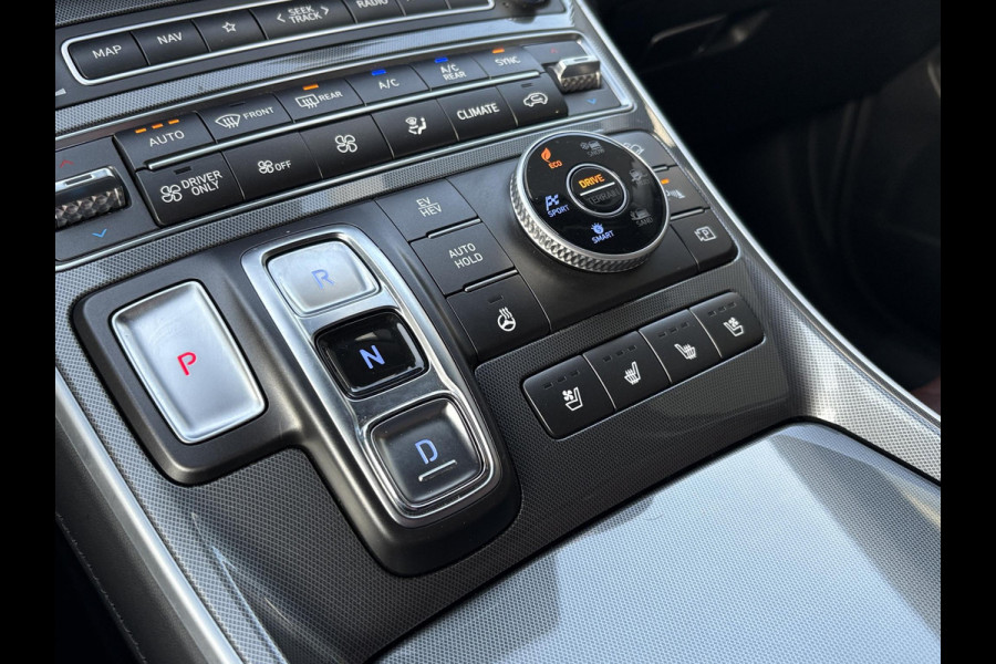 Hyundai Santa Fe 1.6 T-GDI PHEV Premium 7p. | Trekhaak | Leder | 360 Camera | Stoel- Ventilatie & Verwarming |