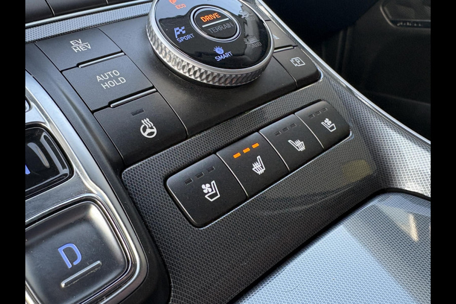 Hyundai Santa Fe 1.6 T-GDI PHEV Premium 7p. | Trekhaak | Leder | 360 Camera | Stoel- Ventilatie & Verwarming |