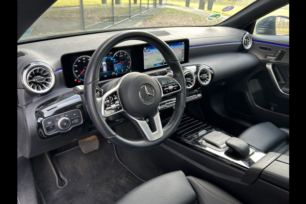 Mercedes-Benz CLA-Klasse 180 Shooting Brake Luxury // Panoramadak // Distronic // Memory // MultiBeam LED // Camera // Sfeerverlichting // Keyless