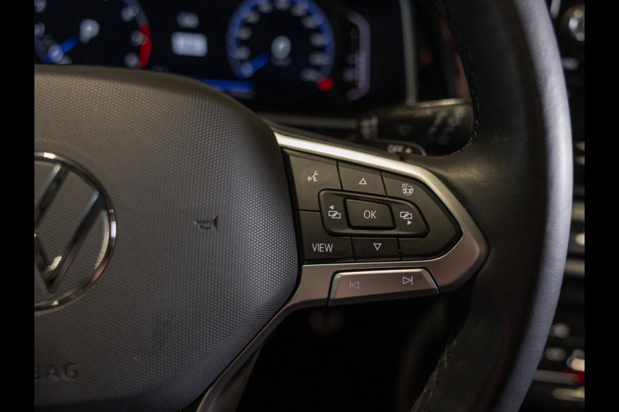 Volkswagen T-Roc 1.5 TSI R-Line Blackstyle / 150pk / Stoel en stuur verwarming / Achteruitrij camera / Keyless /