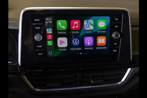 Volkswagen T-Roc 1.5 TSI R-Line Blackstyle / 150pk / Stoel en stuur verwarming / Achteruitrij camera / Keyless /