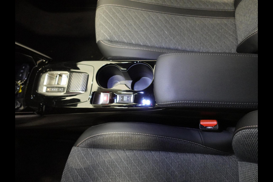 Peugeot 2008 1.2 PureTech 130pk Automaat Allure | Navigatie | Apple Carplay/Android Auto | 360 camera | Parkeersensoren | Blind Spot Assist | Adaptive Cruise Control | Stoelverwarming | Getinte ramen | Climate Control