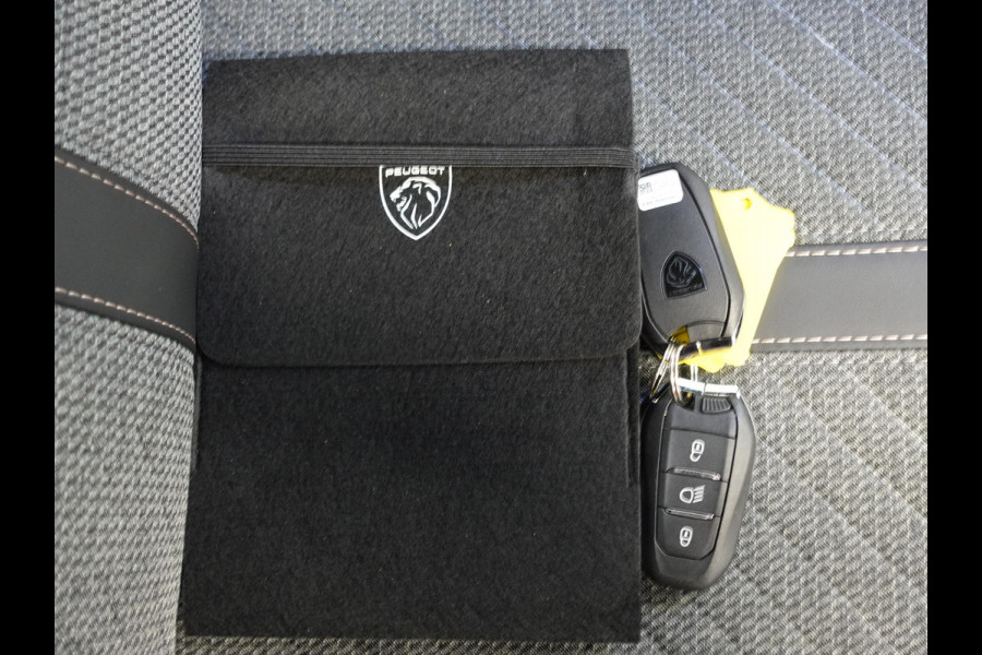 Peugeot 2008 1.2 PureTech 130pk Automaat Allure | Navigatie | Apple Carplay/Android Auto | 360 camera | Parkeersensoren | Blind Spot Assist | Adaptive Cruise Control | Stoelverwarming | Getinte ramen | Climate Control