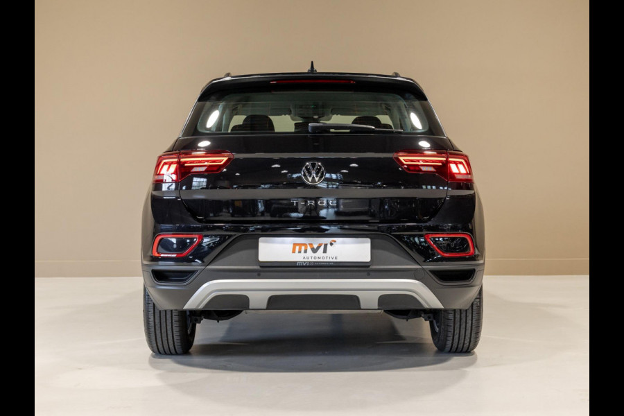 Volkswagen T-Roc 1.0 TSI Life / 110pk / Trekhaak / Achteruitrij camera / Stoelverwarming /