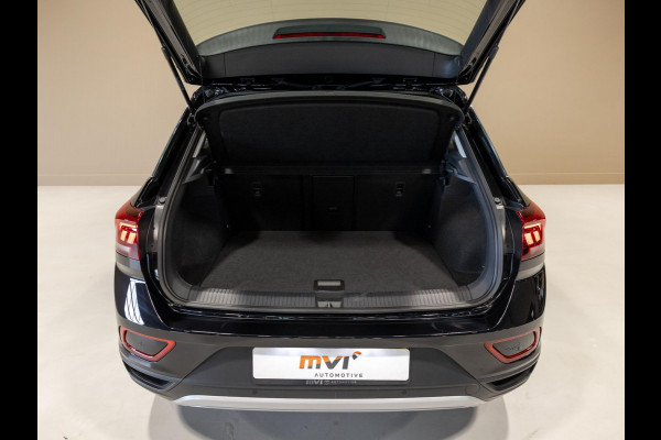 Volkswagen T-Roc 1.0 TSI Life / 110pk / Trekhaak / Achteruitrij camera / Stoelverwarming /