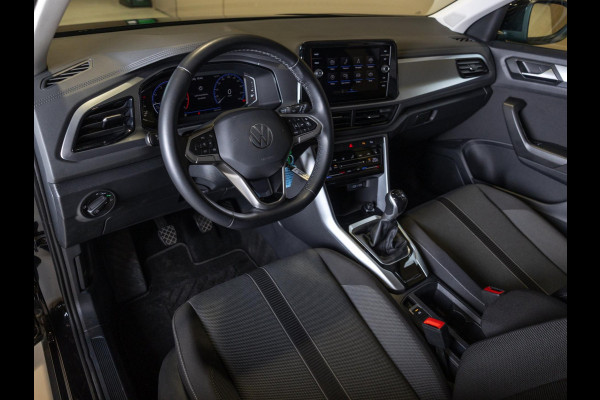 Volkswagen T-Roc 1.0 TSI Life / 110pk / Trekhaak / Achteruitrij camera / Stoelverwarming /