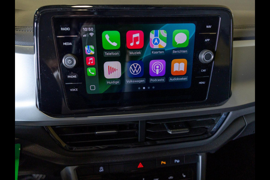 Volkswagen T-Roc 1.0 TSI Life / 110pk / Trekhaak / Achteruitrij camera / Stoelverwarming /