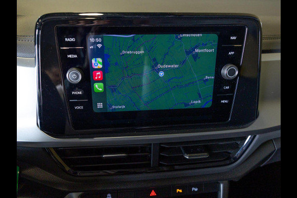 Volkswagen T-Roc 1.0 TSI Life / 110pk / Trekhaak / Achteruitrij camera / Stoelverwarming /