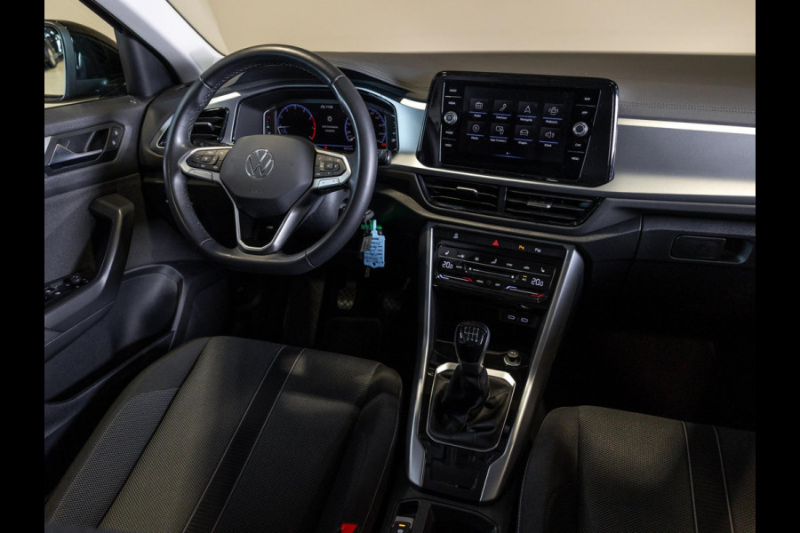 Volkswagen T-Roc 1.0 TSI Life / 110pk / Trekhaak / Achteruitrij camera / Stoelverwarming /