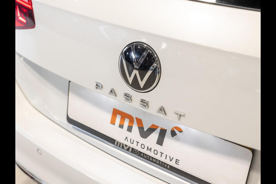Volkswagen Passat Variant 1.5 TSI R-Line Business + / 150pk / Panorama dak / Achteruitrij camera / Stoelverwarming /