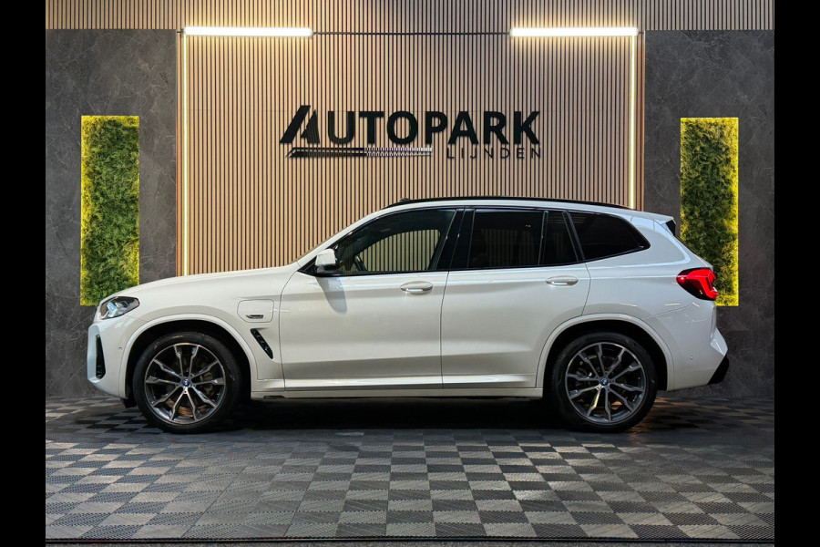 BMW X3 XDrive30e High Executive M-SPORT|PANO|HuD|LASER|CARPLAY|TREKHAAK|SFEERVERLICHTING|STUURVERWARMING|PLUG IN HYBRIDE|292PK