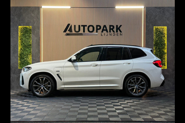 BMW X3 XDrive30e High Executive M-SPORT|PANO|HuD|LASER|CARPLAY|TREKHAAK|SFEERVERLICHTING|STUURVERWARMING|PLUG IN HYBRIDE|292PK