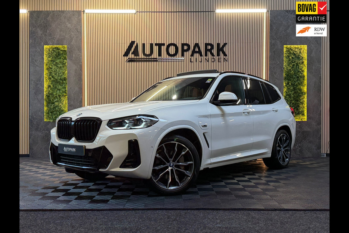 BMW X3 XDrive30e High Executive M-SPORT|PANO|HuD|LASER|CARPLAY|TREKHAAK|SFEERVERLICHTING|STUURVERWARMING|PLUG IN HYBRIDE|292PK