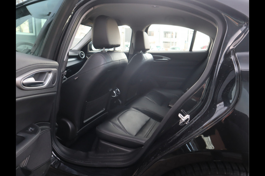 Alfa Romeo Giulia 2.0T Super / Adaptive CC