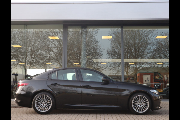 Alfa Romeo Giulia 2.0T Super / Adaptive CC