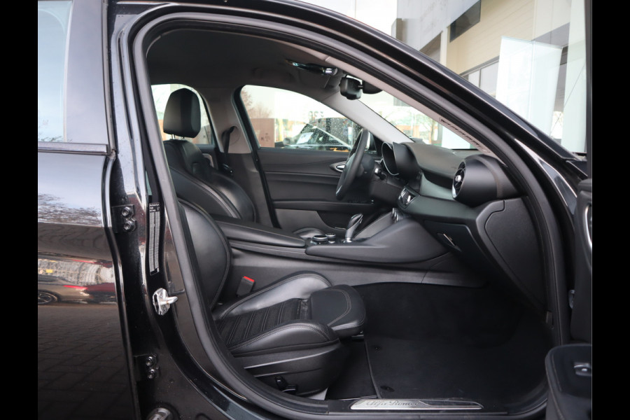 Alfa Romeo Giulia 2.0T Super / Adaptive CC