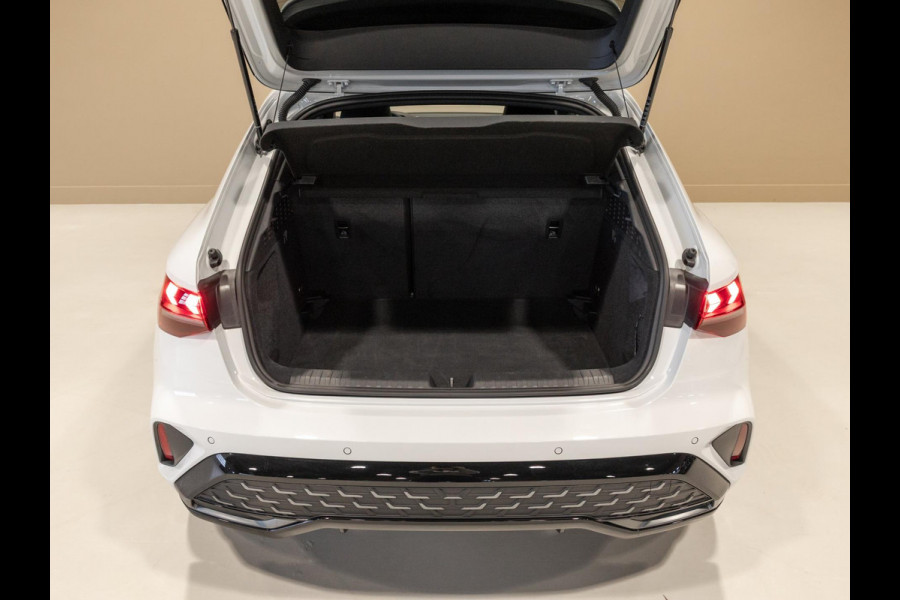 Audi A3 Sportback 35 TFSI S edition / 150pk / Panorama dak / Sonos / Achteruitrij camera /