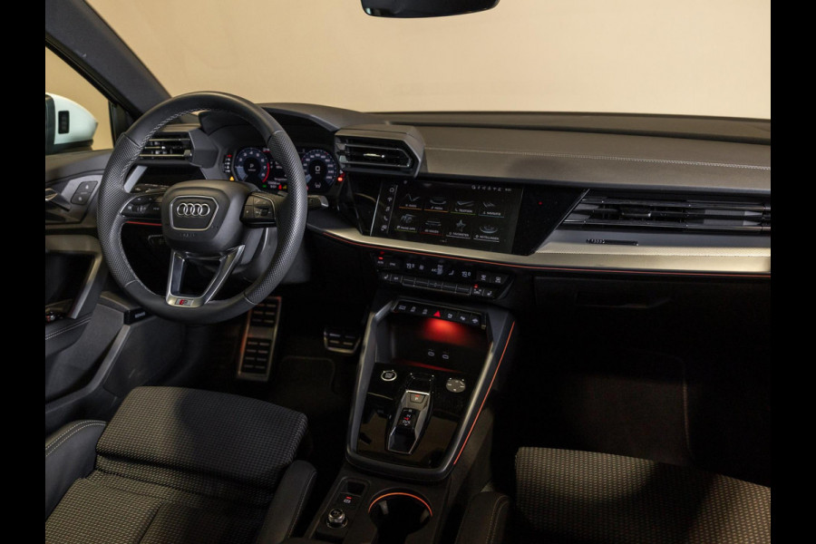 Audi A3 Sportback 35 TFSI S edition / 150pk / Panorama dak / Sonos / Achteruitrij camera /