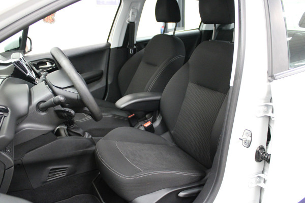 Peugeot 208 1.2 PureTech Blue Lion Navi/Carplay.