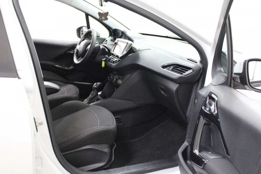 Peugeot 208 1.2 PureTech Blue Lion Navi/Carplay.