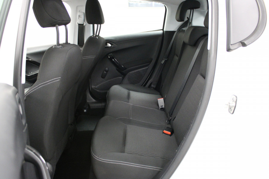 Peugeot 208 1.2 PureTech Blue Lion Navi/Carplay.