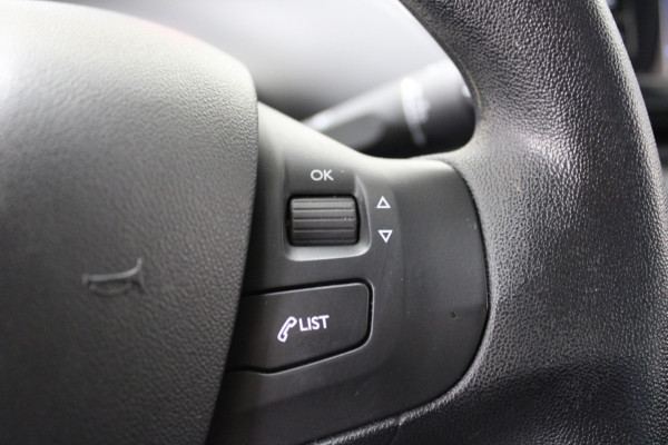 Peugeot 208 1.2 PureTech Blue Lion Navi/Carplay.