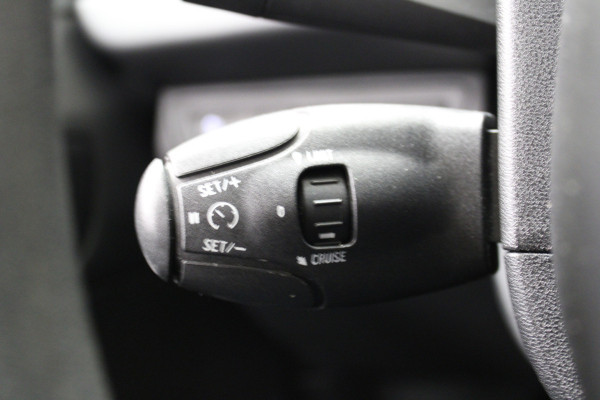 Peugeot 208 1.2 PureTech Blue Lion Navi/Carplay.